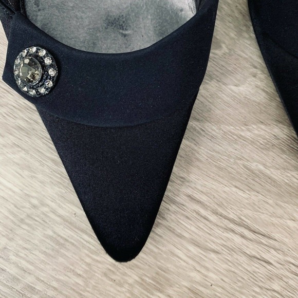 Manolo Blahnik Black Satin Point Toe Tuxedo Kitten Heel - Picture 3 of 4